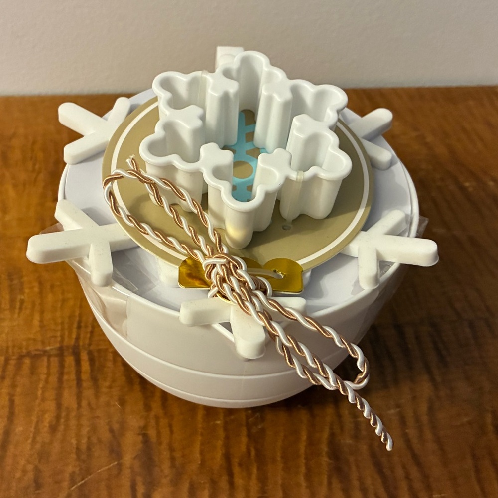 Snowflake Baking Set - Picture 2 of 3